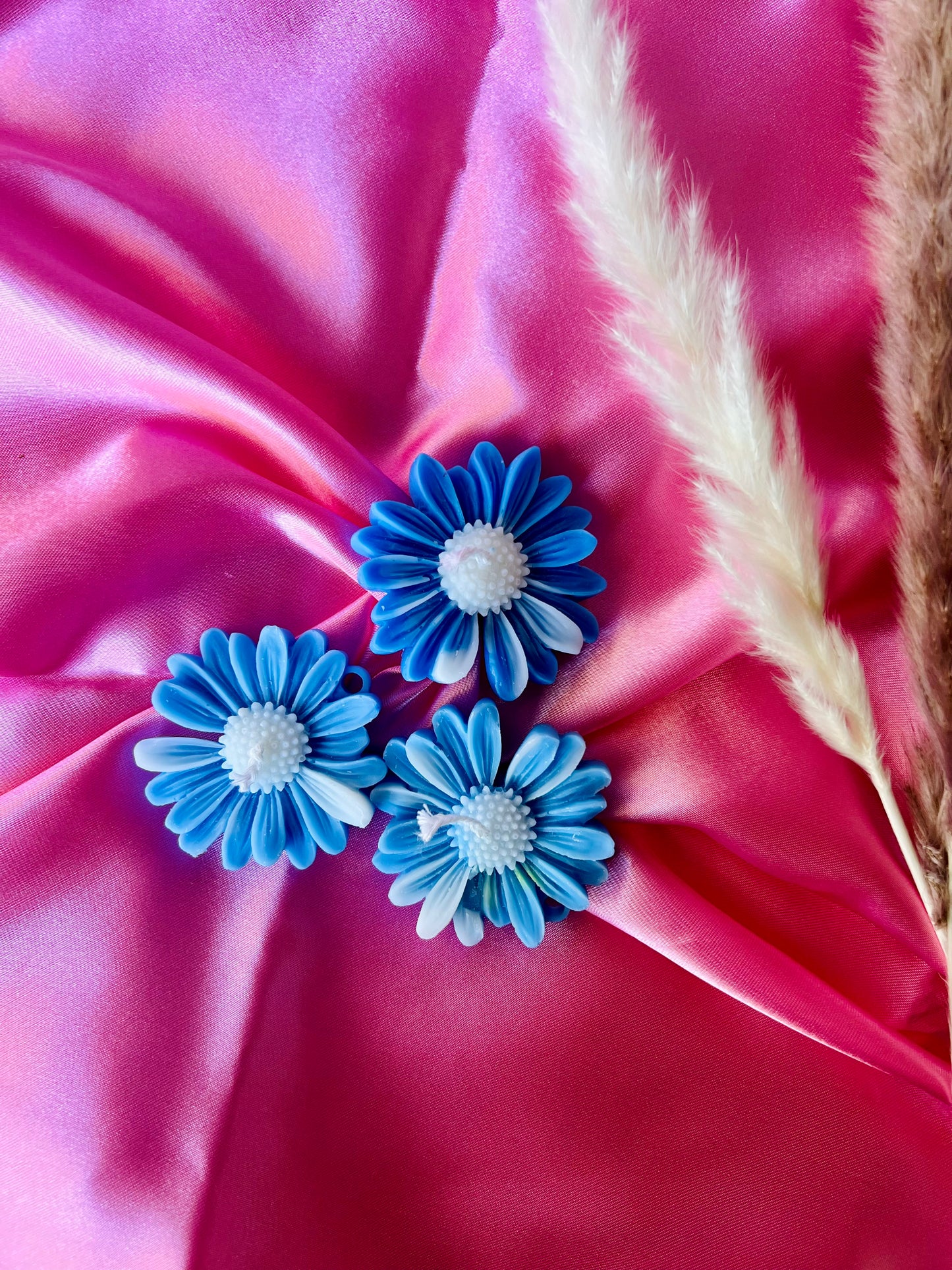 Daisy bloom flower candles