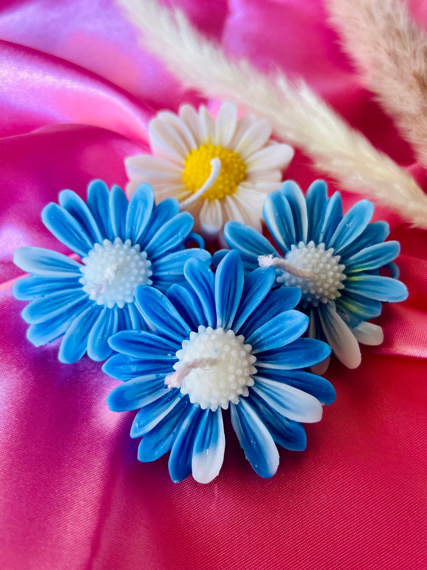 Daisy bloom flower candles