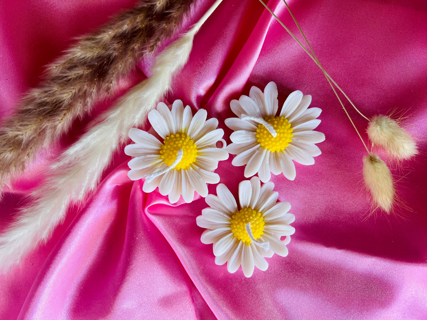 Daisy bloom flower candles