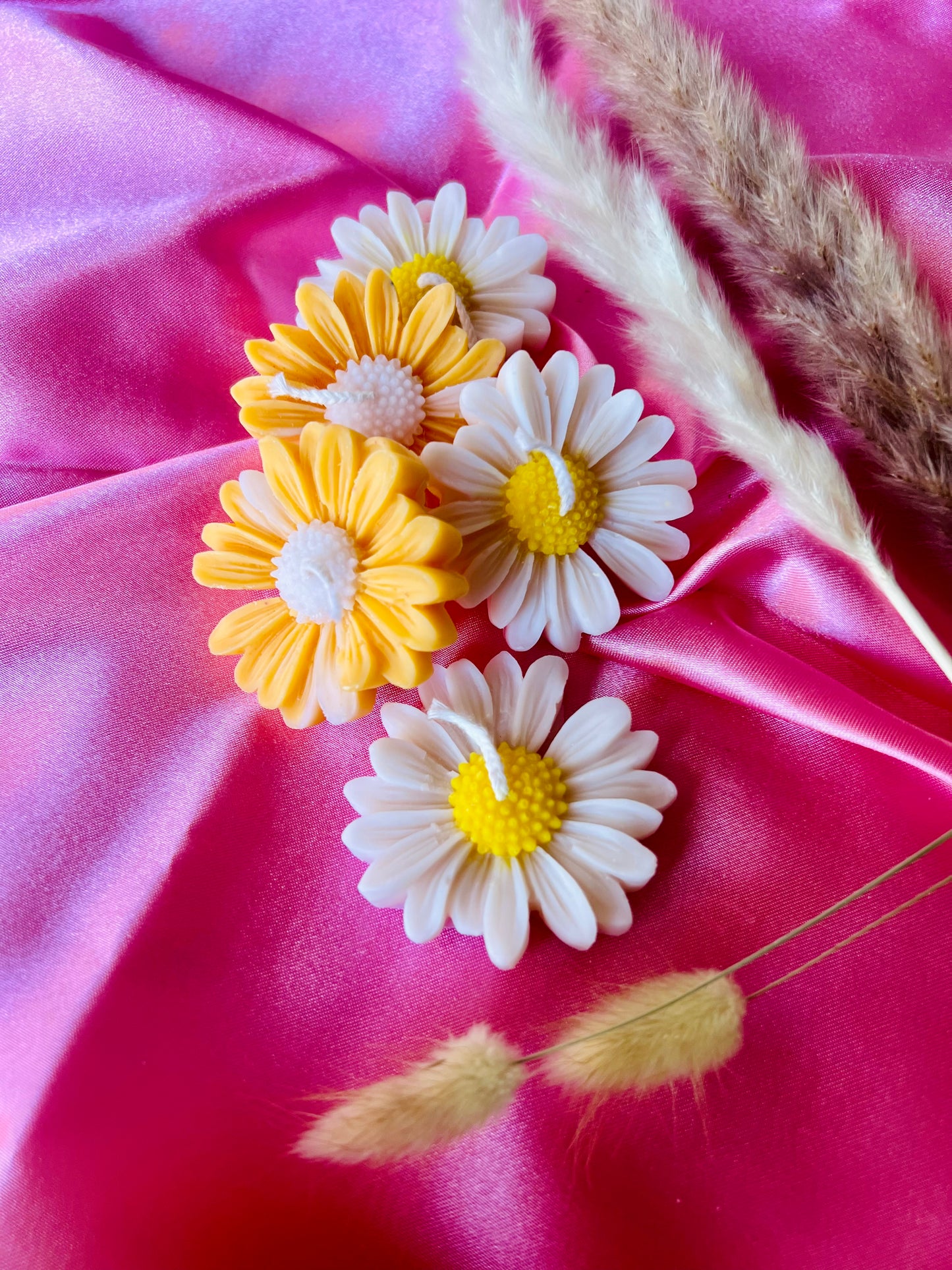 Daisy bloom flower candles
