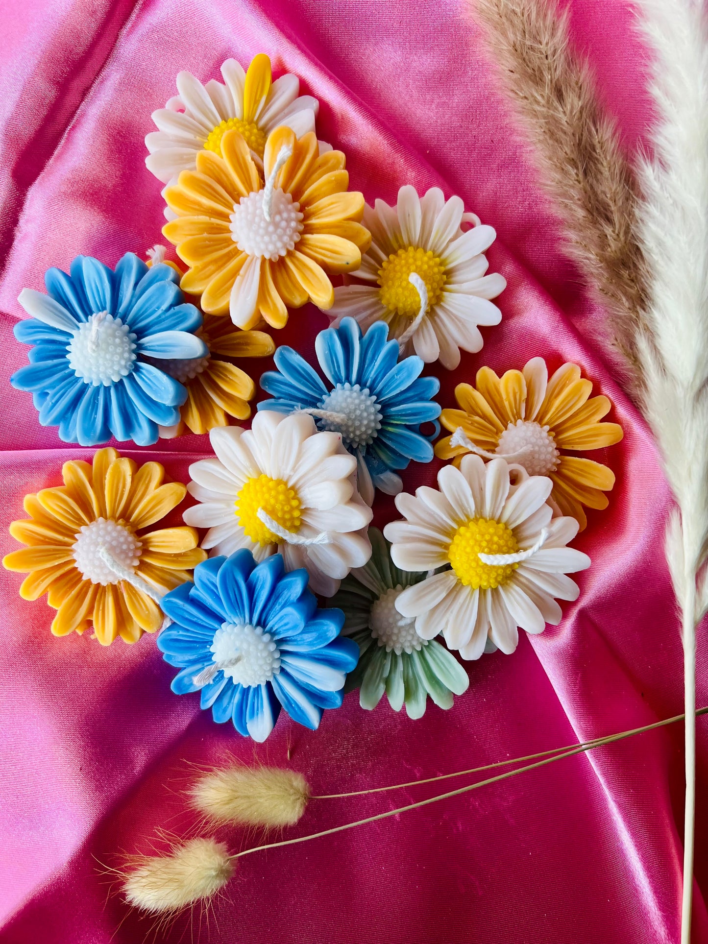 Daisy bloom flower candles