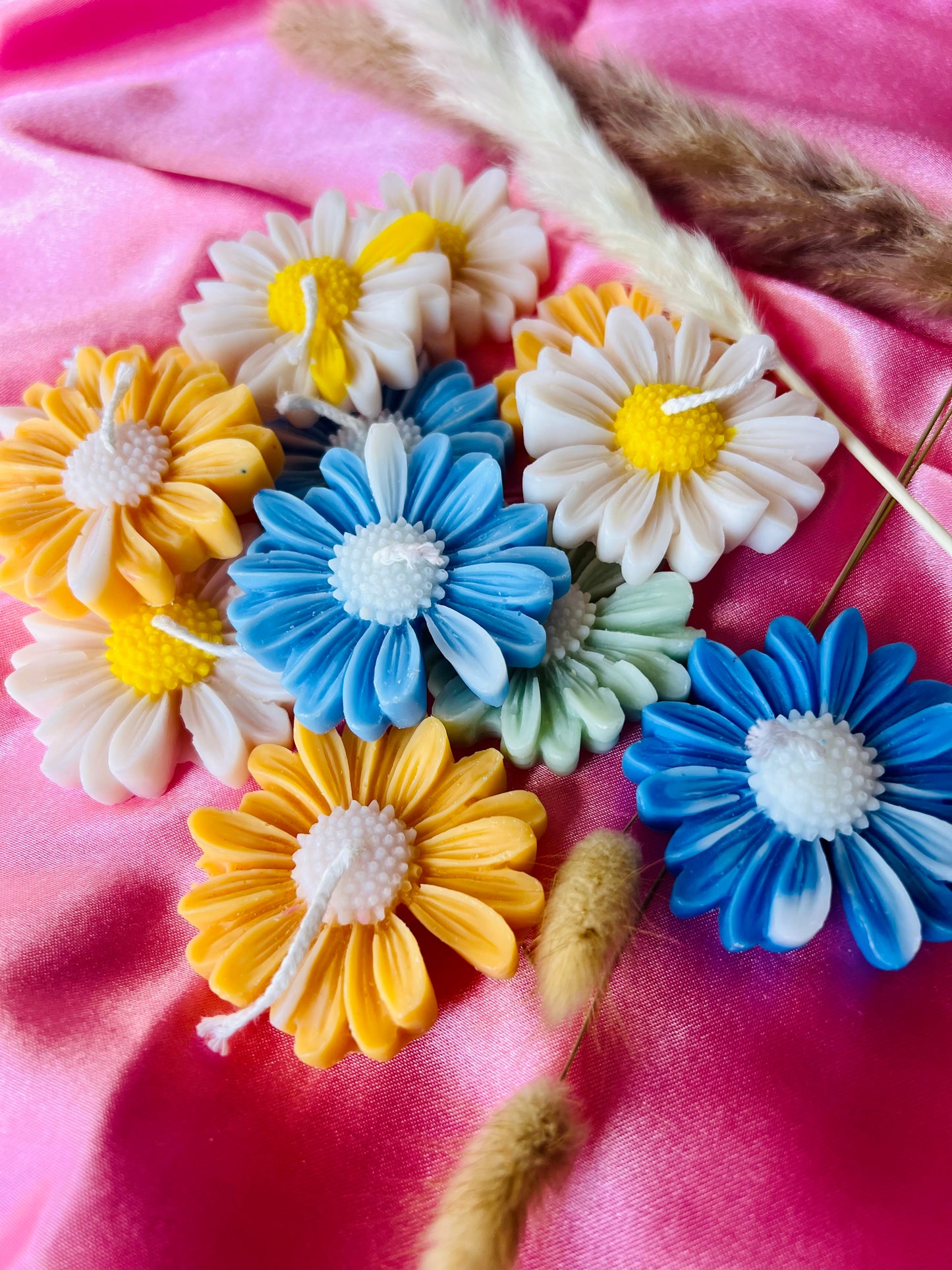 Daisy bloom flower candles