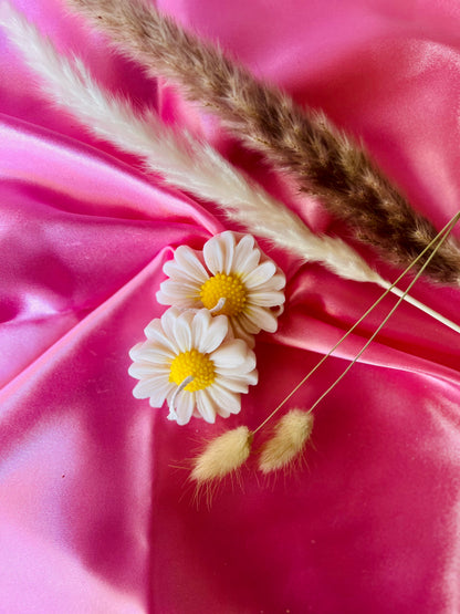 Daisy bloom flower candles