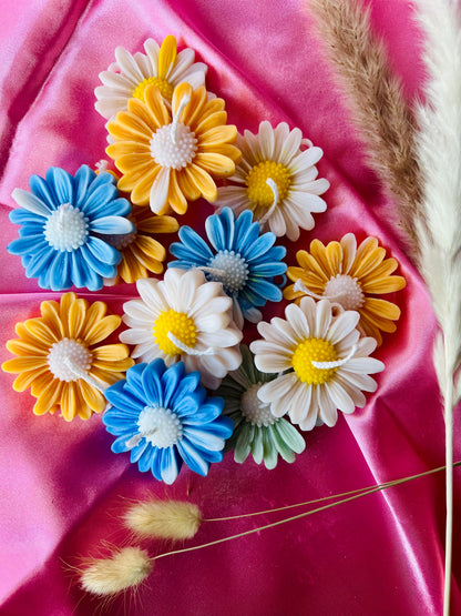 Daisy bloom flower candles